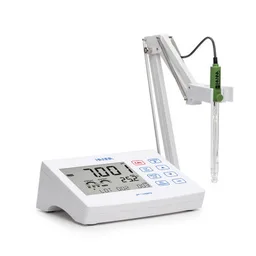 Medidor de conductividad de mesa; incluye sonda HI763100, soporte y cable USB-C.
