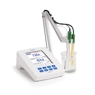 Medidor de mesa profesional pH/CE de doble canal, 230V. HANNA